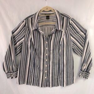 Lane Bryant Women’s long sleeve button down shirt size 22-24W